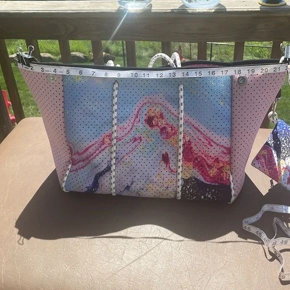 Neoprene, pink and blue title wave beach bag with attached wallet insert - Picture 6 of 9